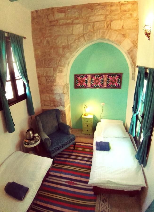 Turquoise Vandrarhem Nablus Exteriör bild