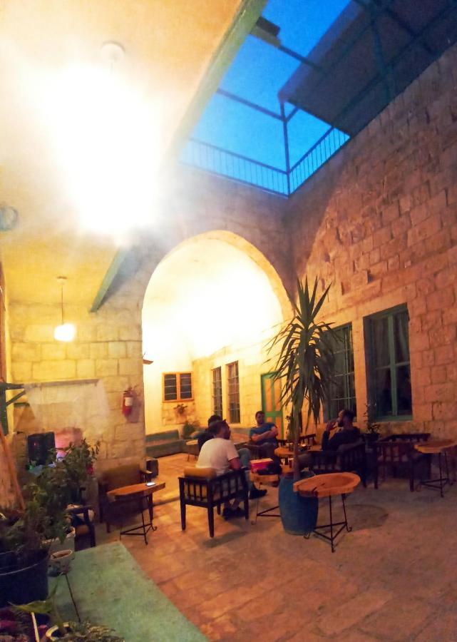 Turquoise Vandrarhem Nablus Exteriör bild