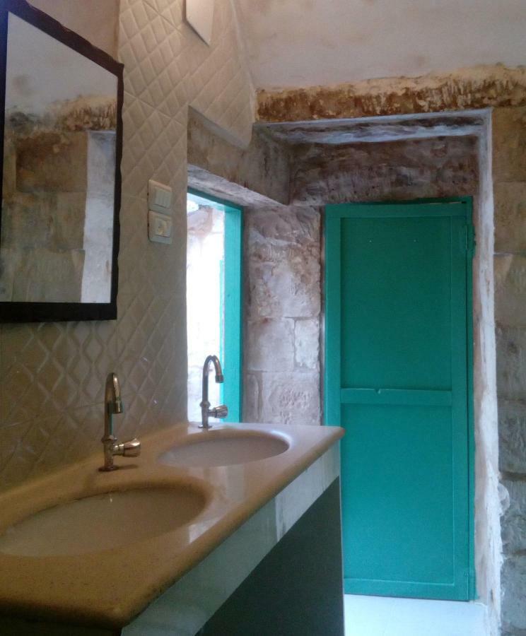 Turquoise Vandrarhem Nablus Exteriör bild